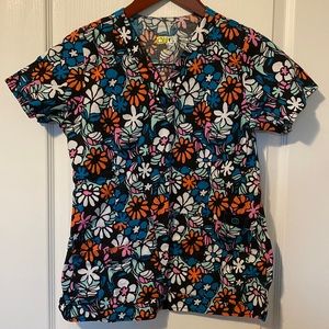 WonderWink scrub top